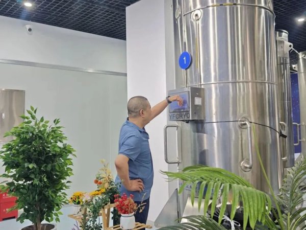 云燚网 爱，死亡，和中国首例冷冻人丨动静